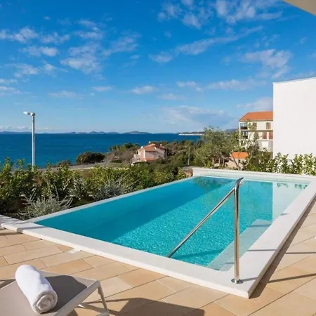 Ferienhaus Fur 10 Personen In Priosten, Dalmatien Norddalmatien - B61769